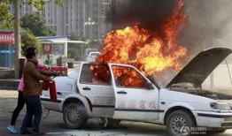 太原火烧车爆料新闻视频,惊心动魄的现场直击